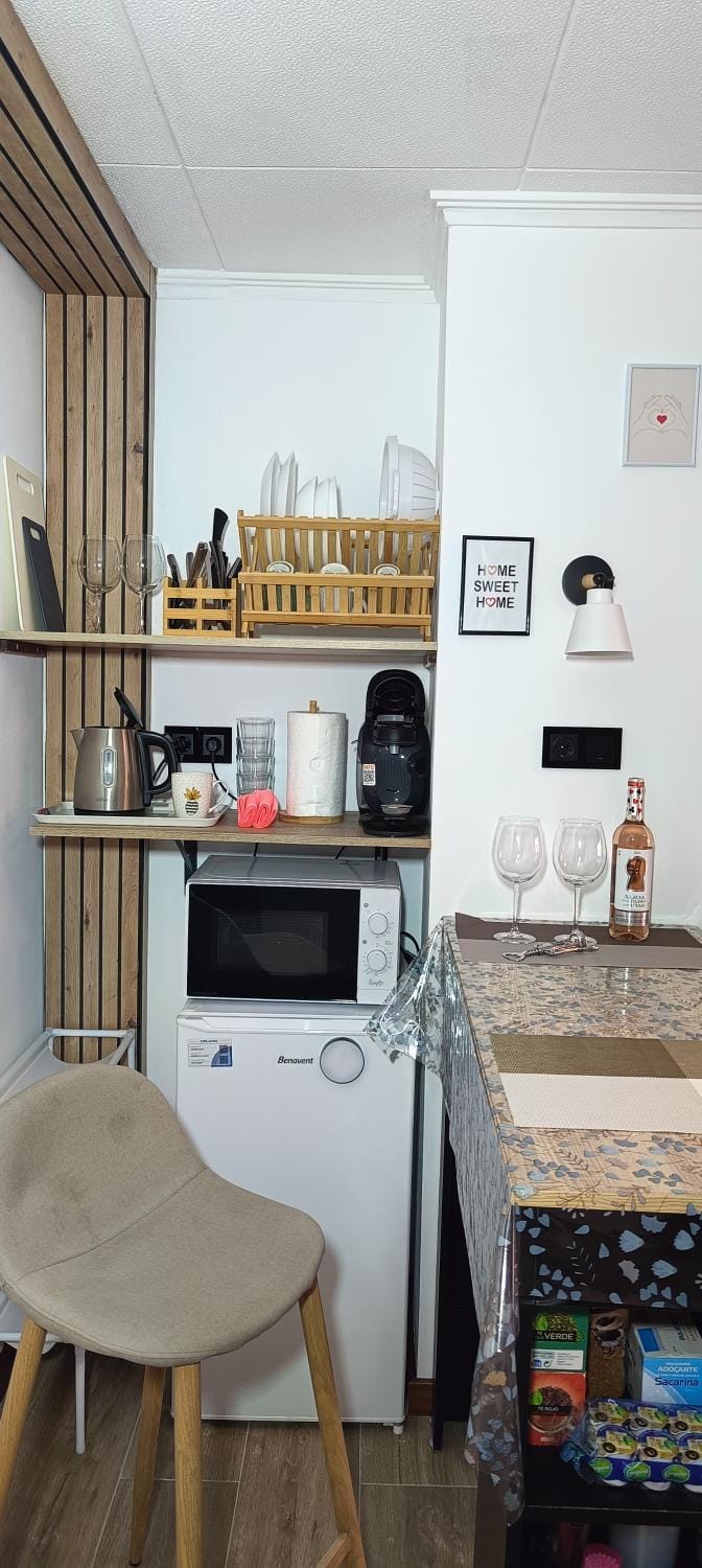 Kitchen or kitchenette, Dining area, minibar, oven, stove, toaster