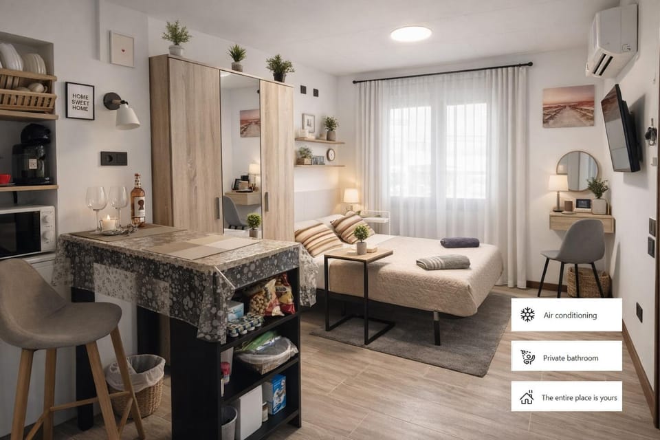 Bed, TV and multimedia, Kitchen or kitchenette, Living room, Photo of the whole room, Seating area, Bedroom, air conditioner