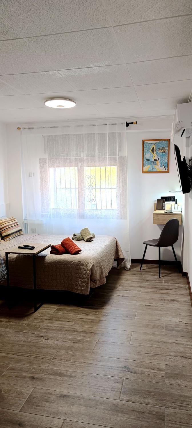 Bed, Photo of the whole room, Bedroom