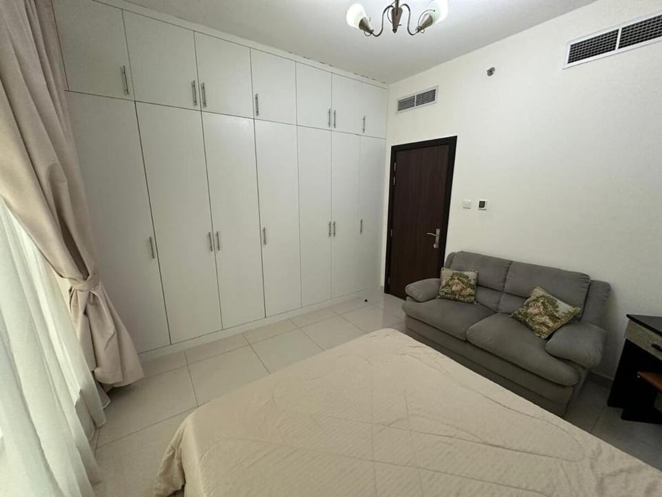Big flat 3 bedrooms, in floor 15 full service Apartment in Al Sharjah