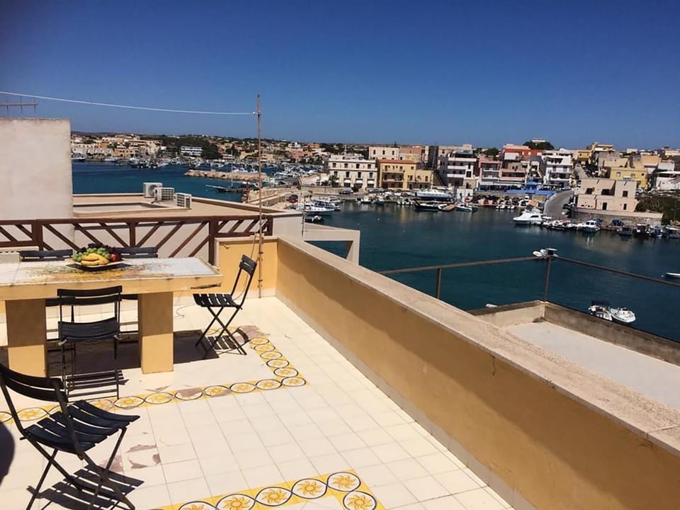 Nearby landmark, Day, Natural landscape, View (from property/room), Balcony/Terrace, Balcony/Terrace, Seating area, Dining area, City view, Sea view
