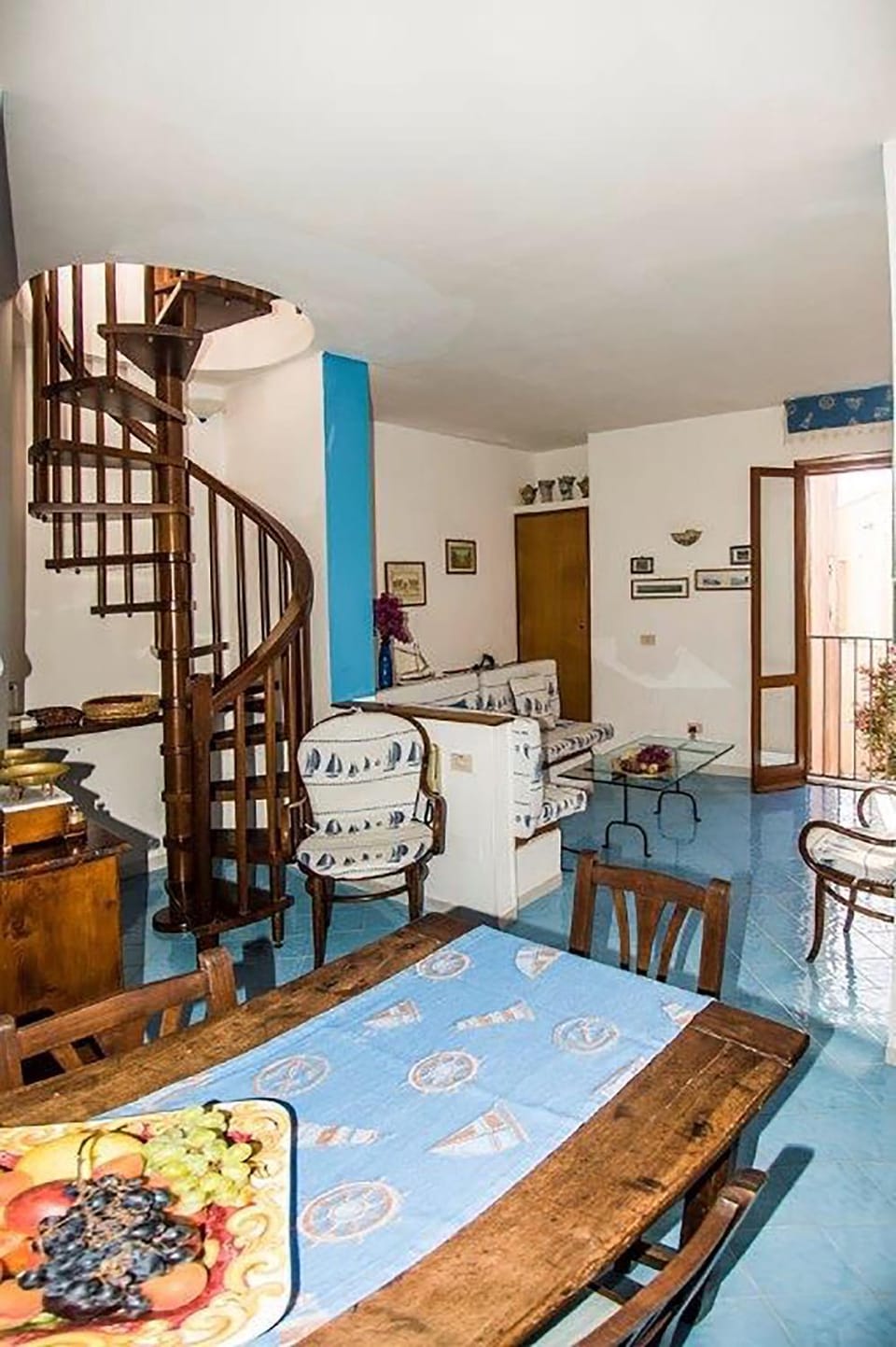 Food close-up, Living room, Dining area