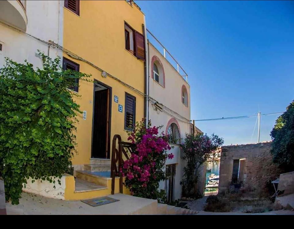Property building, Neighbourhood, Street view