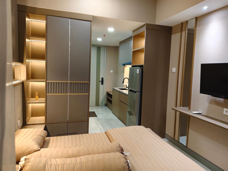 Comfy Studio Apartemen Bella Tower by ERELYN Apartment in Surabaya