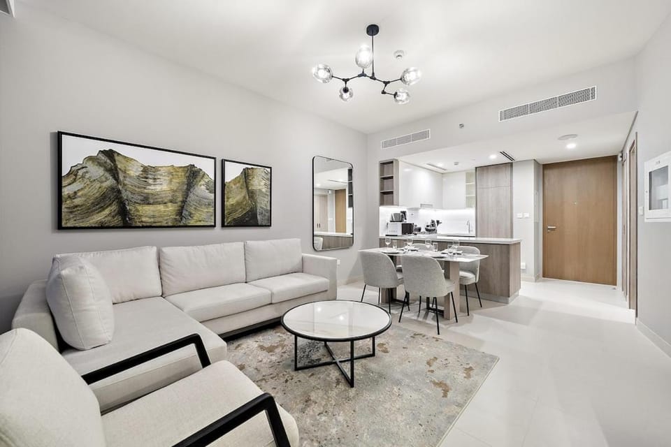 FIRST CLASS 1BR Majestic Marina Views Apartment in Dubai