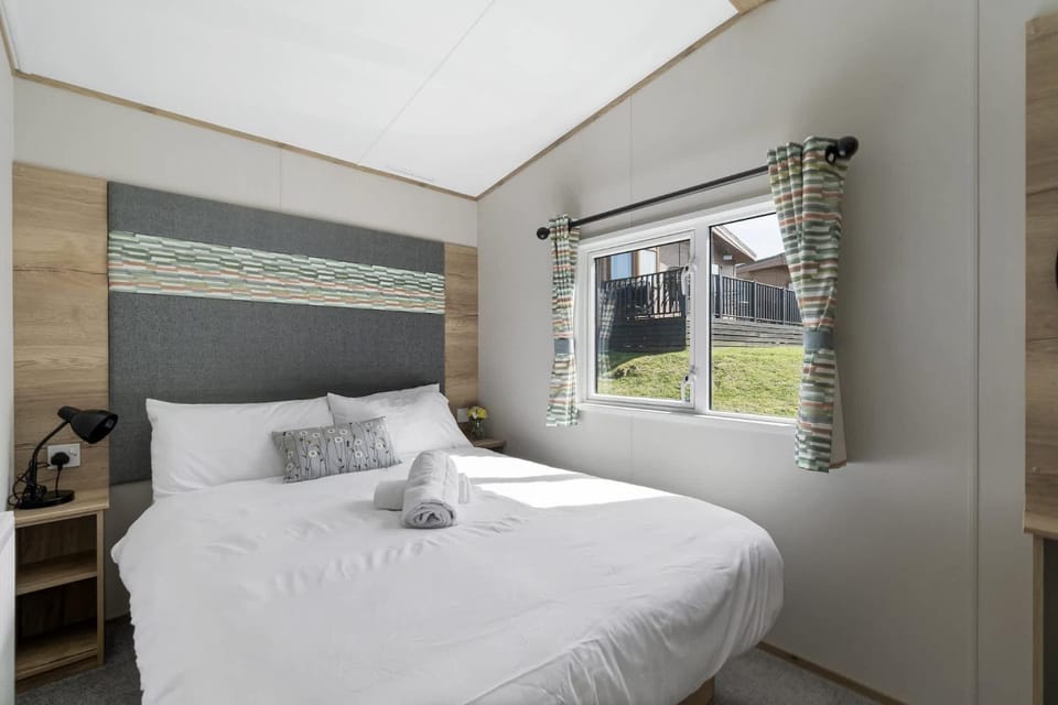 The Meadow Retreat - 2 Bed with Decking Chalet in Ilfracombe
