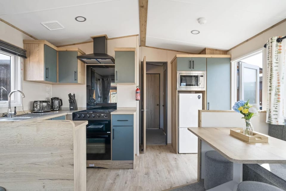 The Meadow Retreat - 2 Bed with Decking Chalet in Ilfracombe