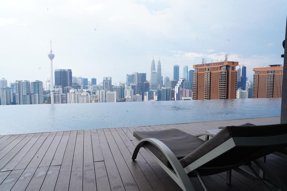 Property building, Day, View (from property/room), Balcony/Terrace, City view