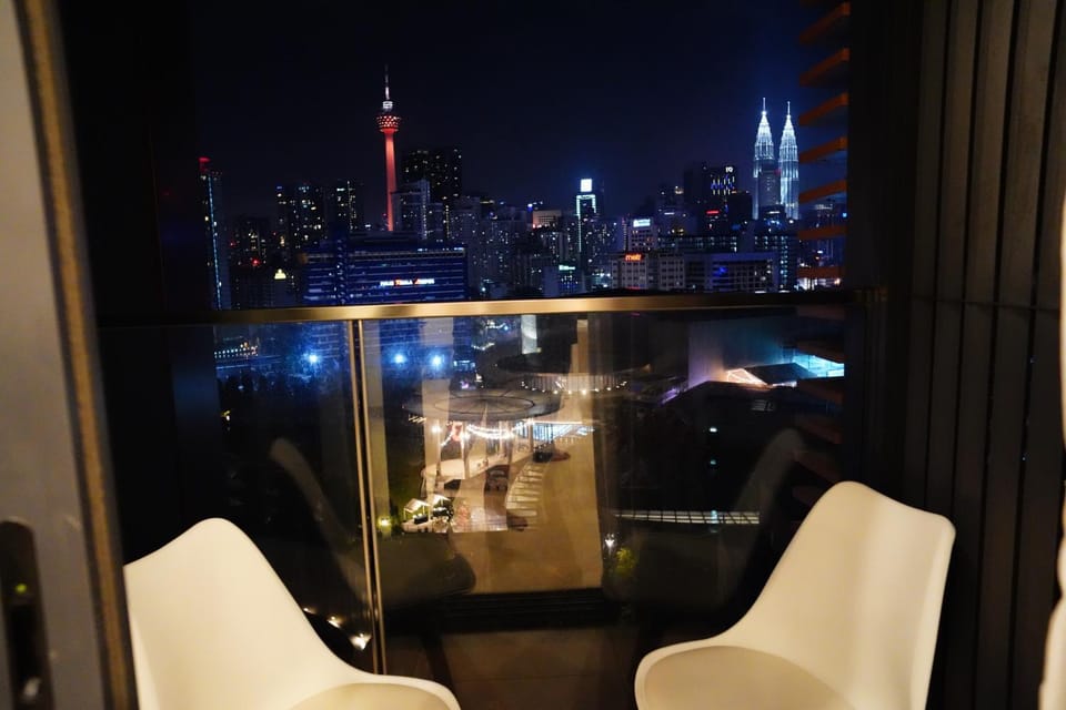 Communal lounge/ TV room, Night, View (from property/room), Balcony/Terrace, Living room, Seating area, Evening entertainment, City view