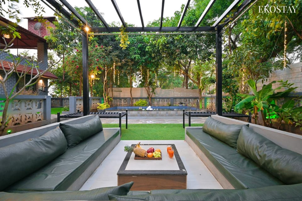 Spring, Day, Garden, Seating area, Garden view