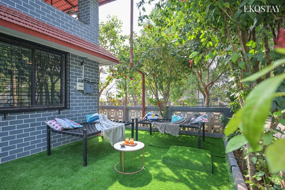 Spring, Day, Garden, View (from property/room), Seating area, Garden view