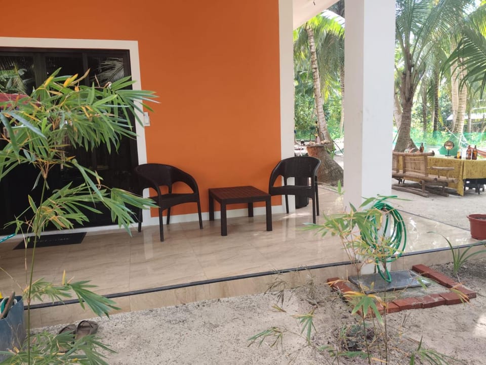 Orange House Apartment in Siquijor