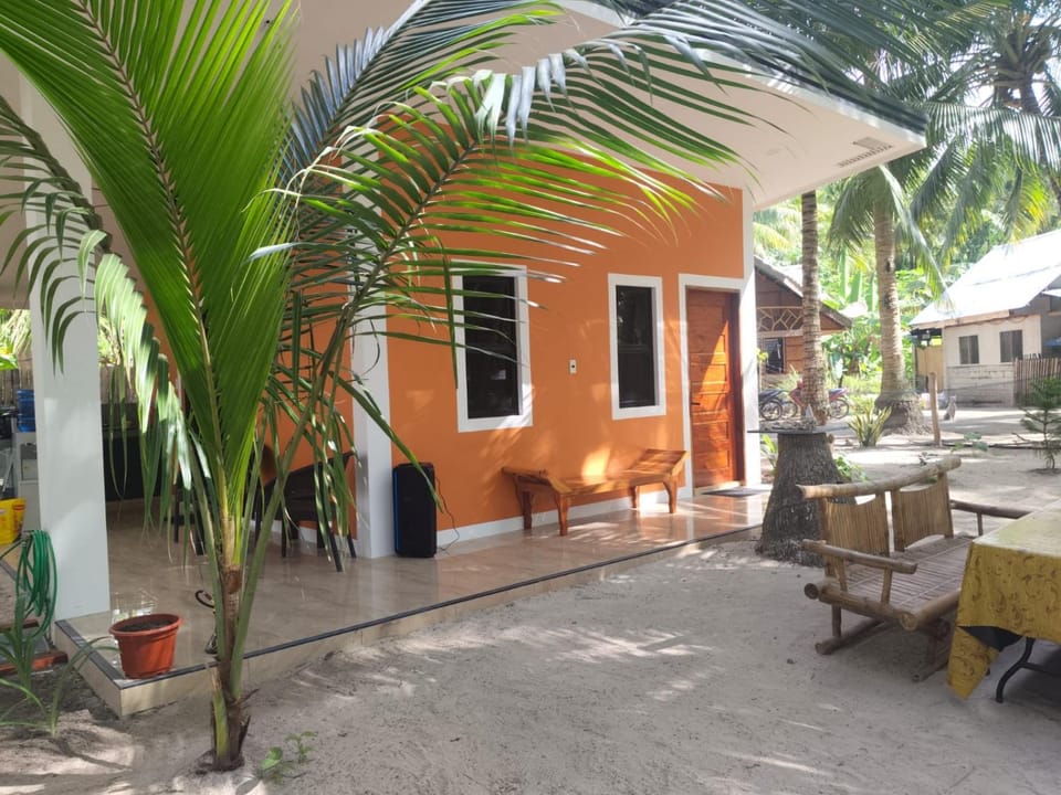 Orange House Apartment in Siquijor