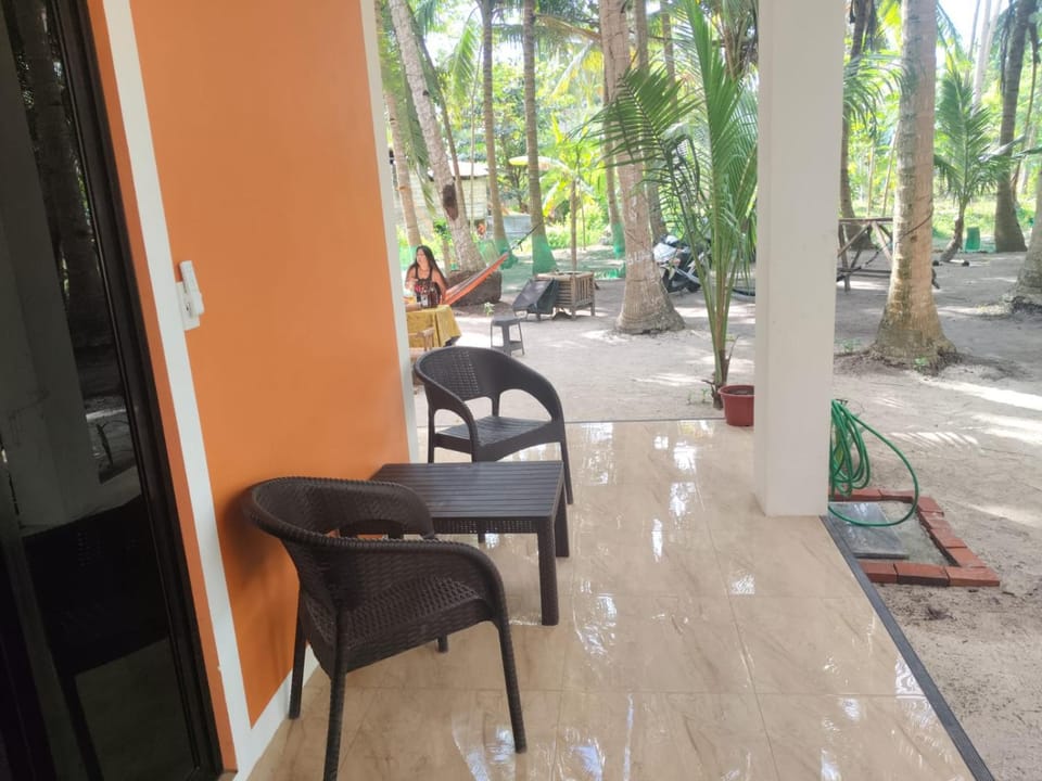 Orange House Apartment in Siquijor