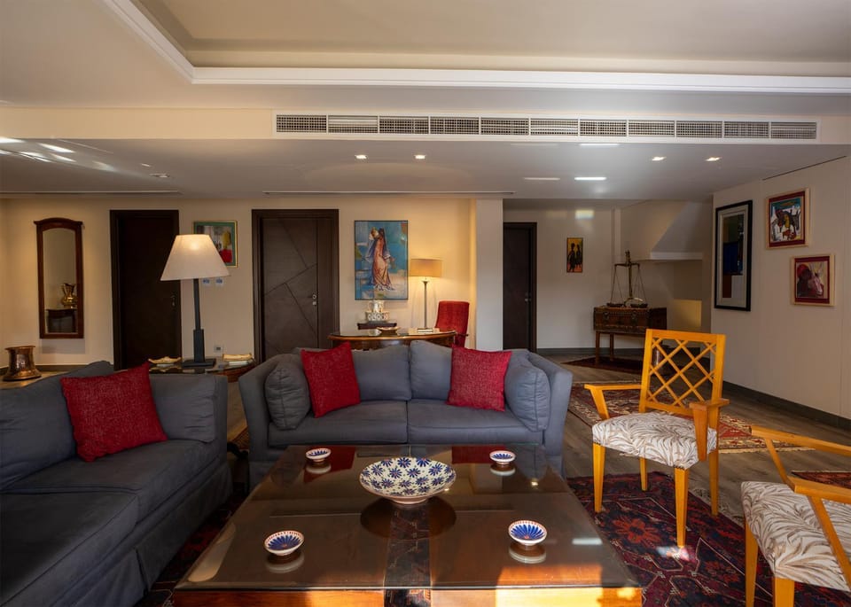 Communal lounge/ TV room, TV and multimedia, Living room, Seating area, Dining area