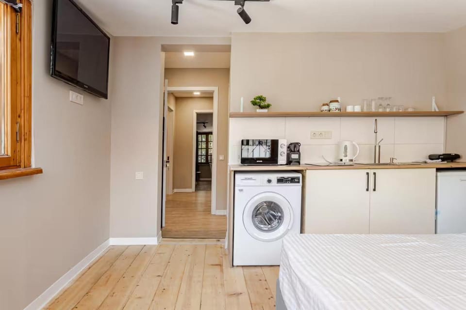 TV and multimedia, Coffee/tea facilities, Kitchen or kitchenette, washing machine, air conditioner