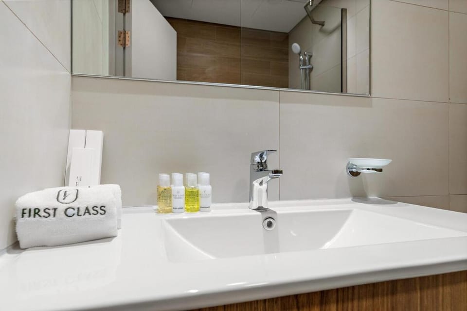 FIRST CLASS 1BR Waterfront Bliss Apartment in Abu Dhabi