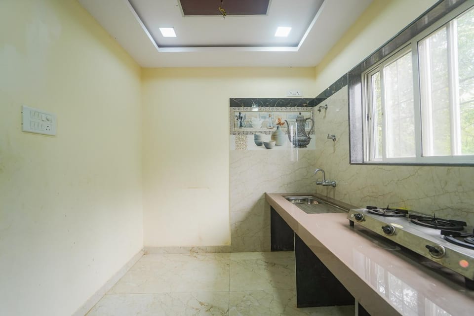 Kitchen or kitchenette, Breakfast, minibar, stove