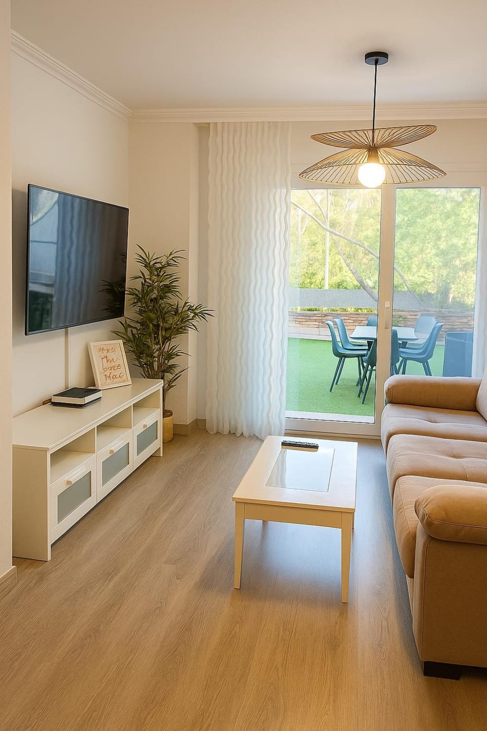 Communal lounge/ TV room