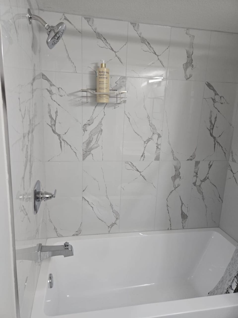 Cozy Basement Suite, SW Calgary Apartment in Calgary