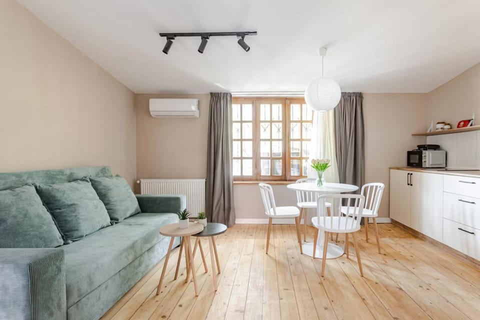 Living room, Seating area, Dining area, air conditioner
