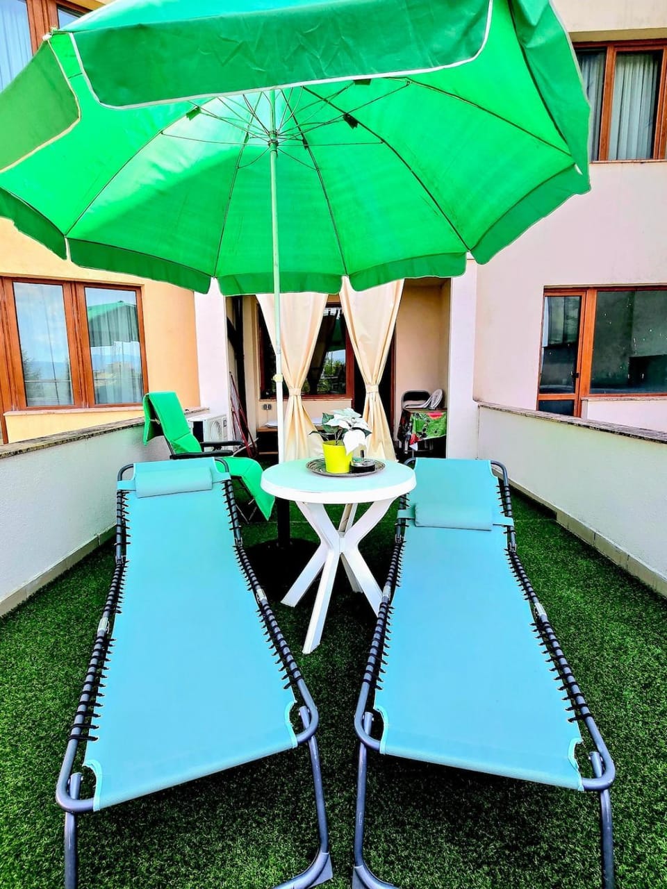 Seating area, Garden view, sunbed