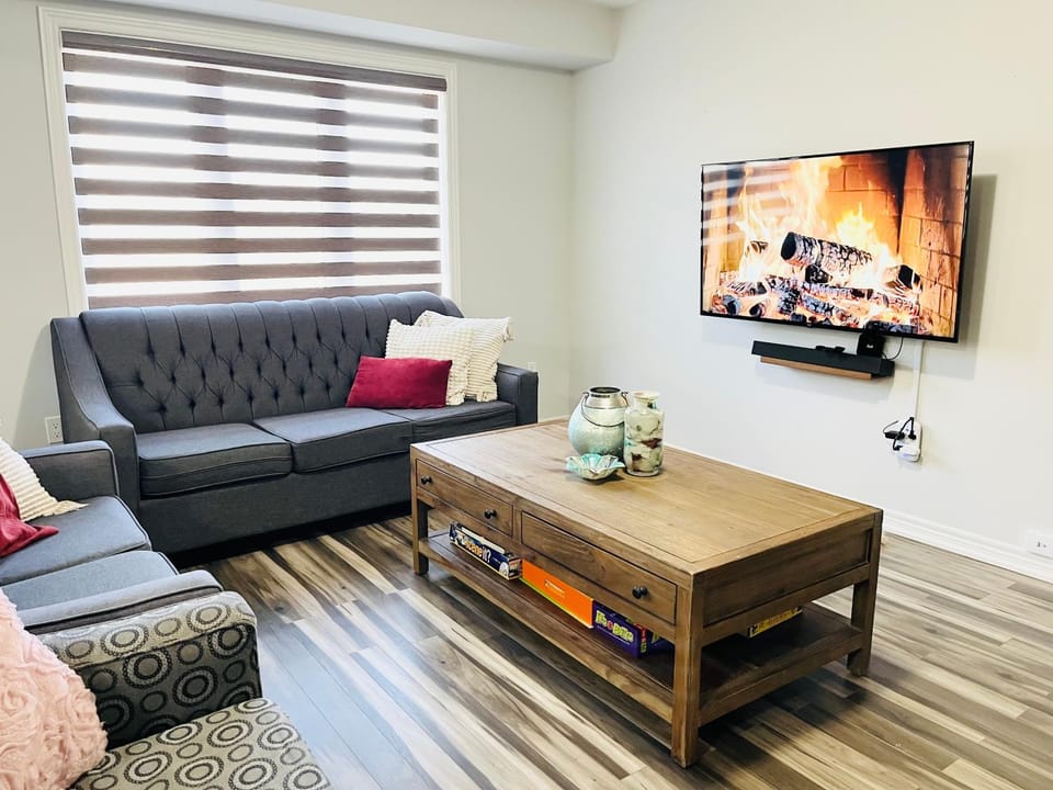 Communal lounge/ TV room, TV and multimedia, Living room, Seating area, Evening entertainment