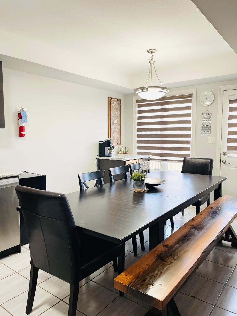 Seating area, Dining area