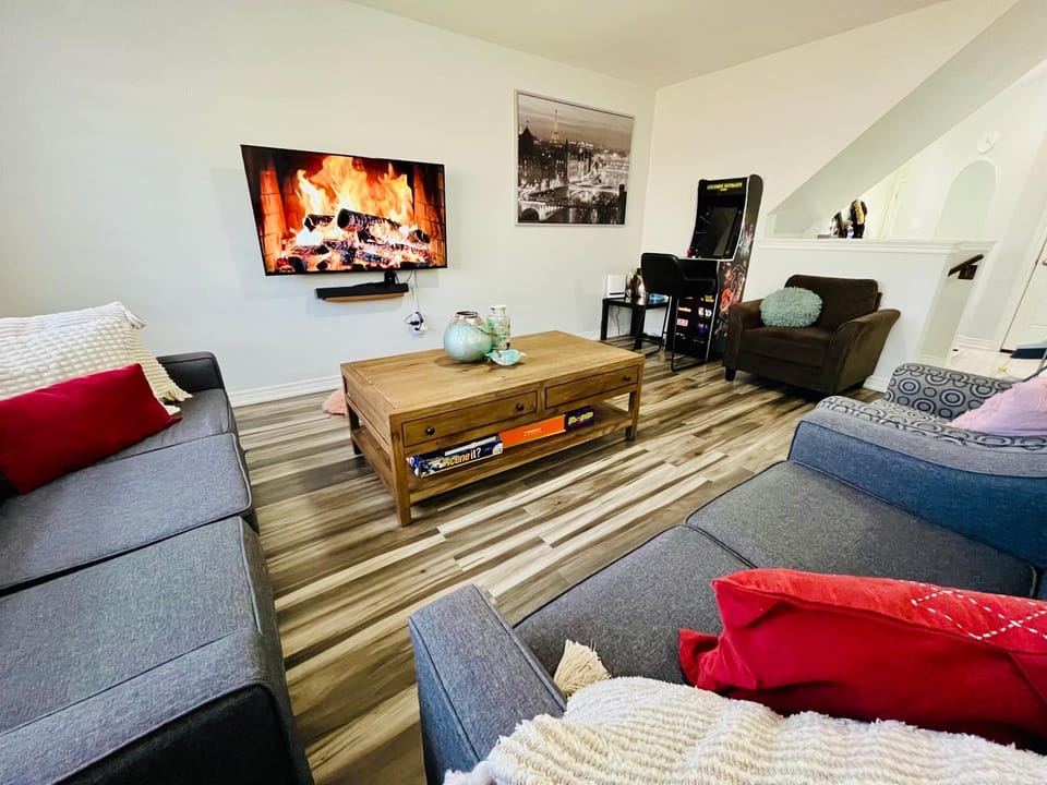 Game Room, TV and multimedia, Living room, Seating area, Evening entertainment