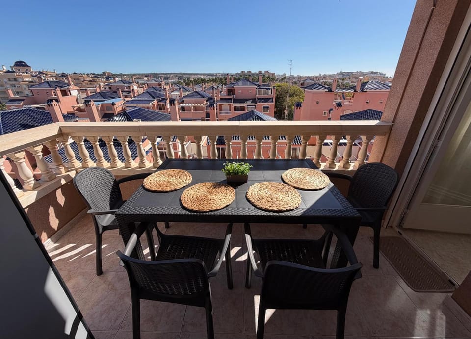 View (from property/room), Balcony/Terrace, Dining area