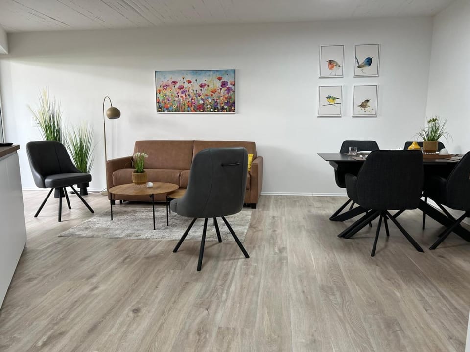 Living room, Photo of the whole room, Seating area, Dining area