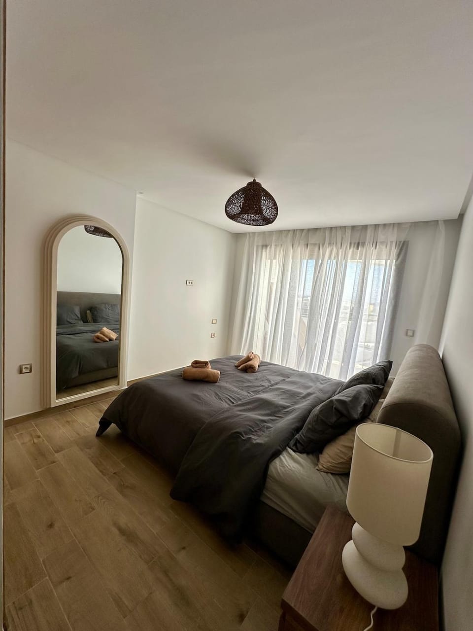 Appartement moderne à Plage des Nations Piscines et terrasse, proche mer Apartment in Rabat-Salé-Kénitra