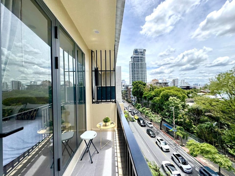 Day, Neighbourhood, View (from property/room), Balcony/Terrace, Street view