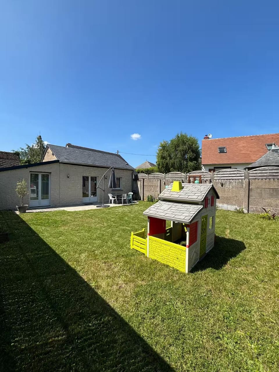 Property building, Day, Garden, Garden, Balcony/Terrace, Garden view