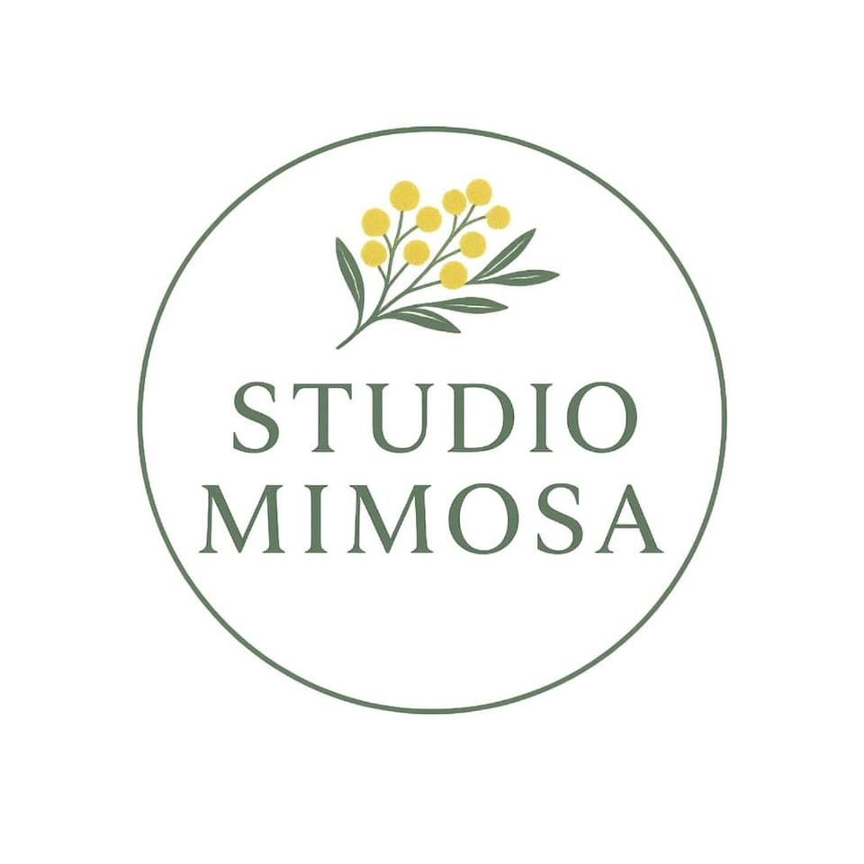 Studio Mimosa rez-de-chaussée à 800m de la plage et des commerces - parking privé avec possibilité de louer une voiture Apartment in Bormes-les-Mimosas