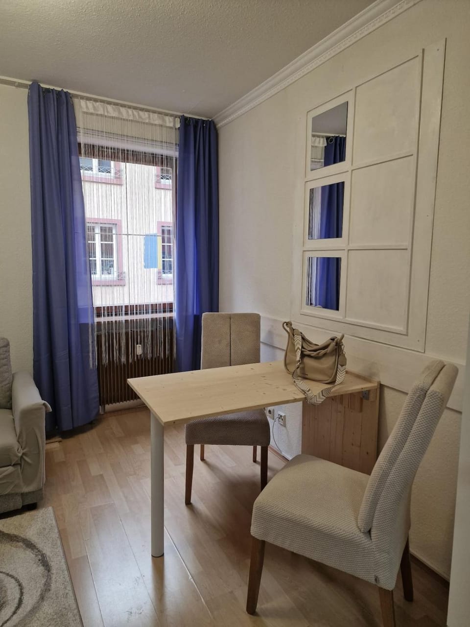 Seating area, Dining area
