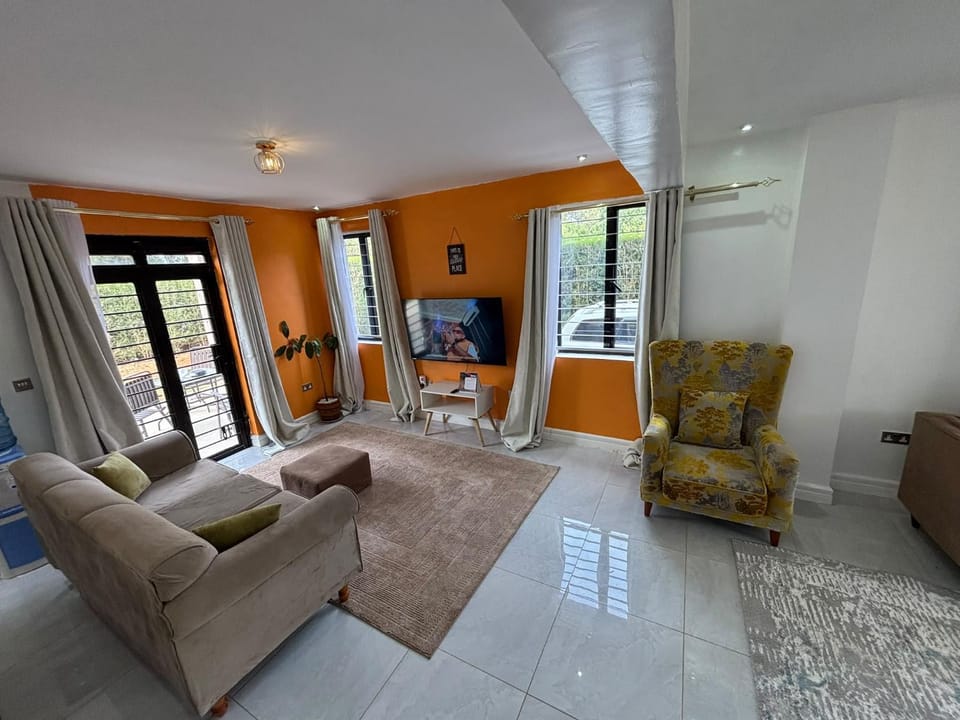 Communal lounge/ TV room, TV and multimedia, Living room, Seating area, Evening entertainment