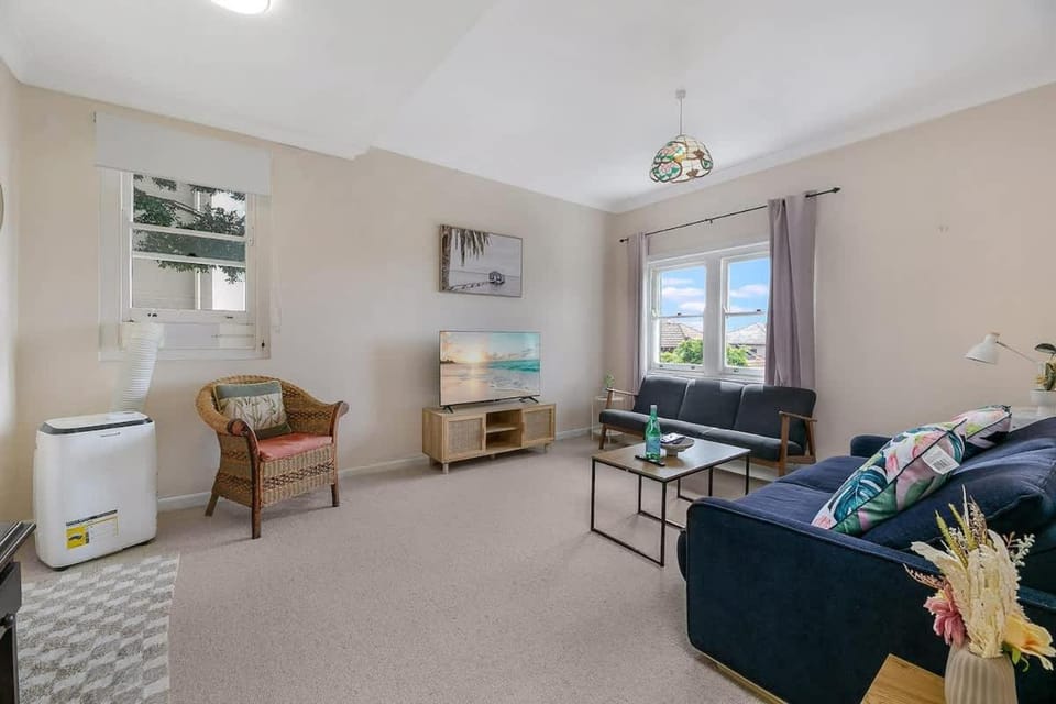 Harbour Grove Sanctuary w Garage Quiet & Private Apartment in Sydney