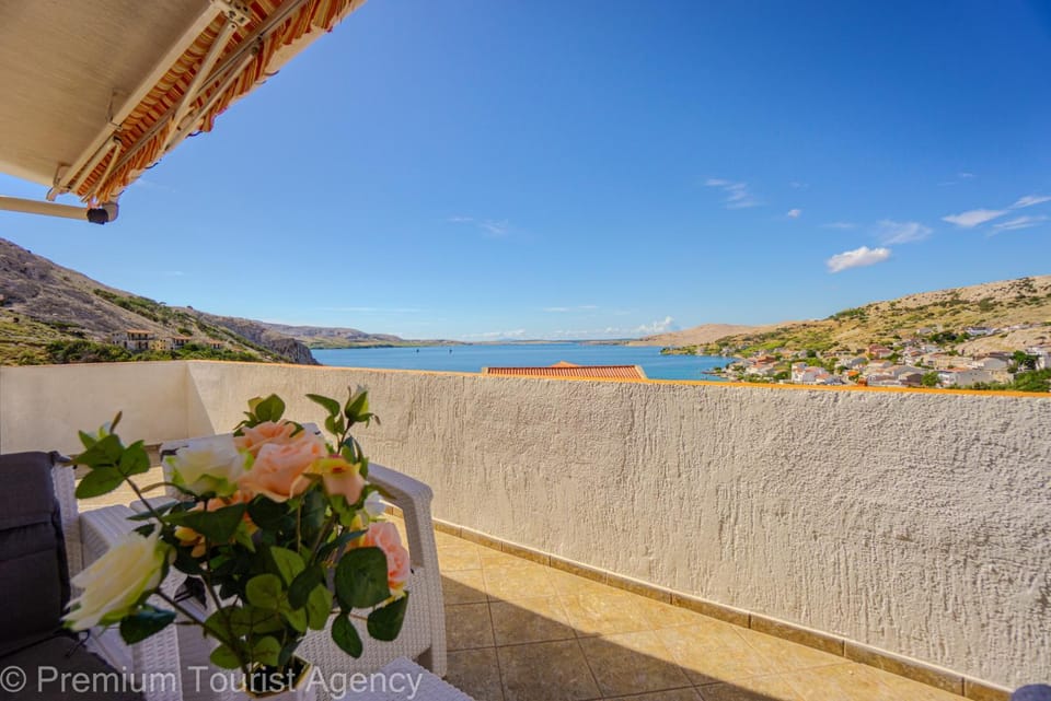 View (from property/room), Balcony/Terrace, Mountain view, Sea view