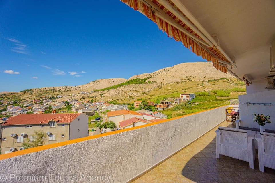 View (from property/room), Balcony/Terrace, Mountain view
