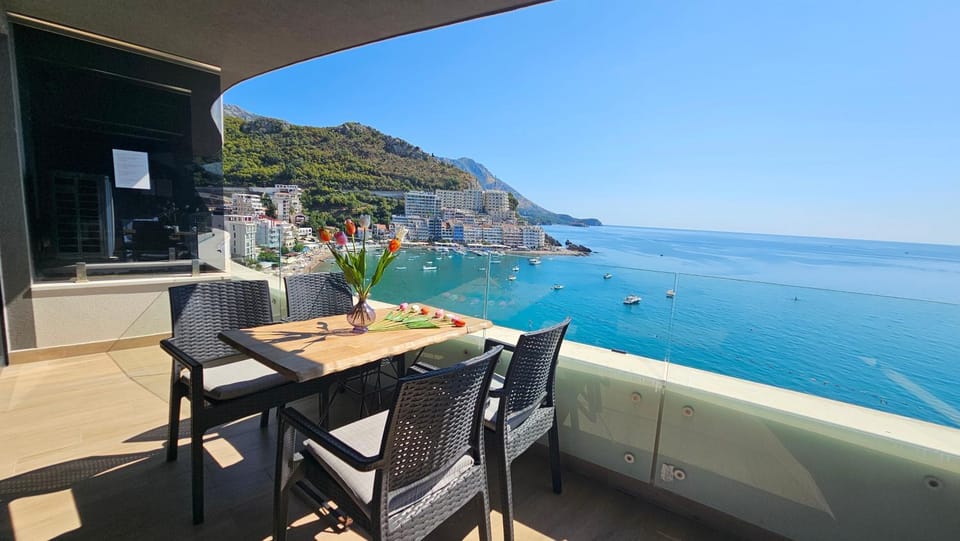 Day, Natural landscape, View (from property/room), Balcony/Terrace, Seating area, Dining area, Mountain view, Sea view