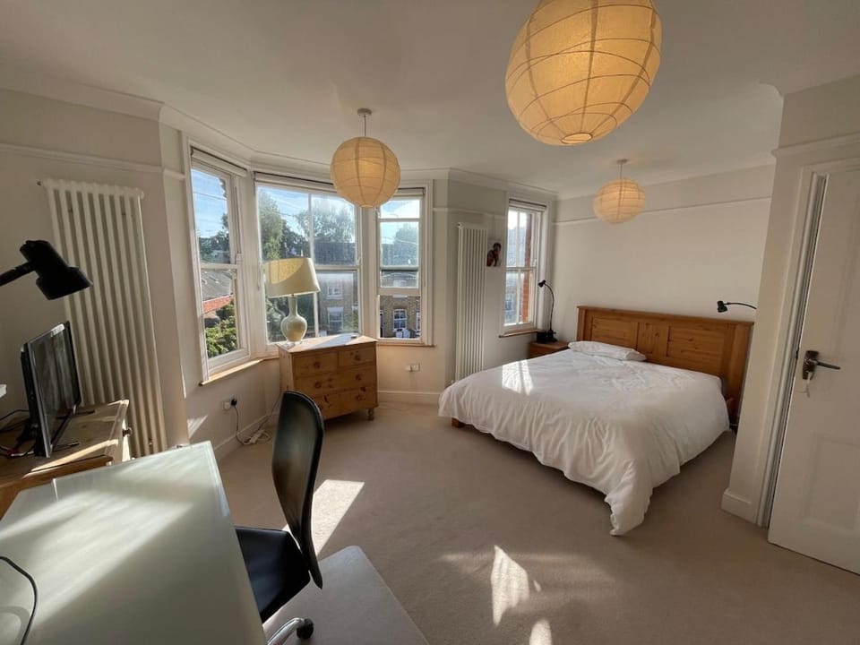 Townhouse 30 mins from central London in Sevenoaks Apartment in Sevenoaks District