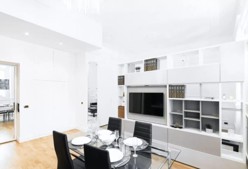 TV and multimedia, Kitchen or kitchenette, Living room, Dining area
