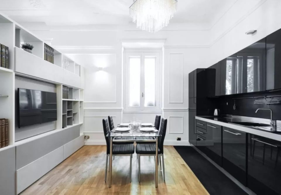 TV and multimedia, Kitchen or kitchenette, Dining area, oven, stove