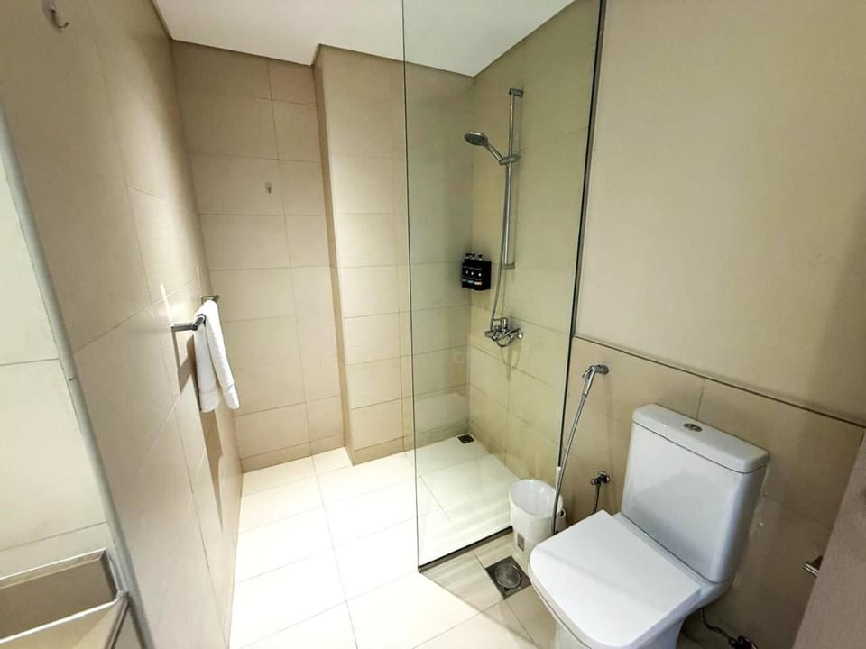 Shower, Toilet, Bathroom, towels