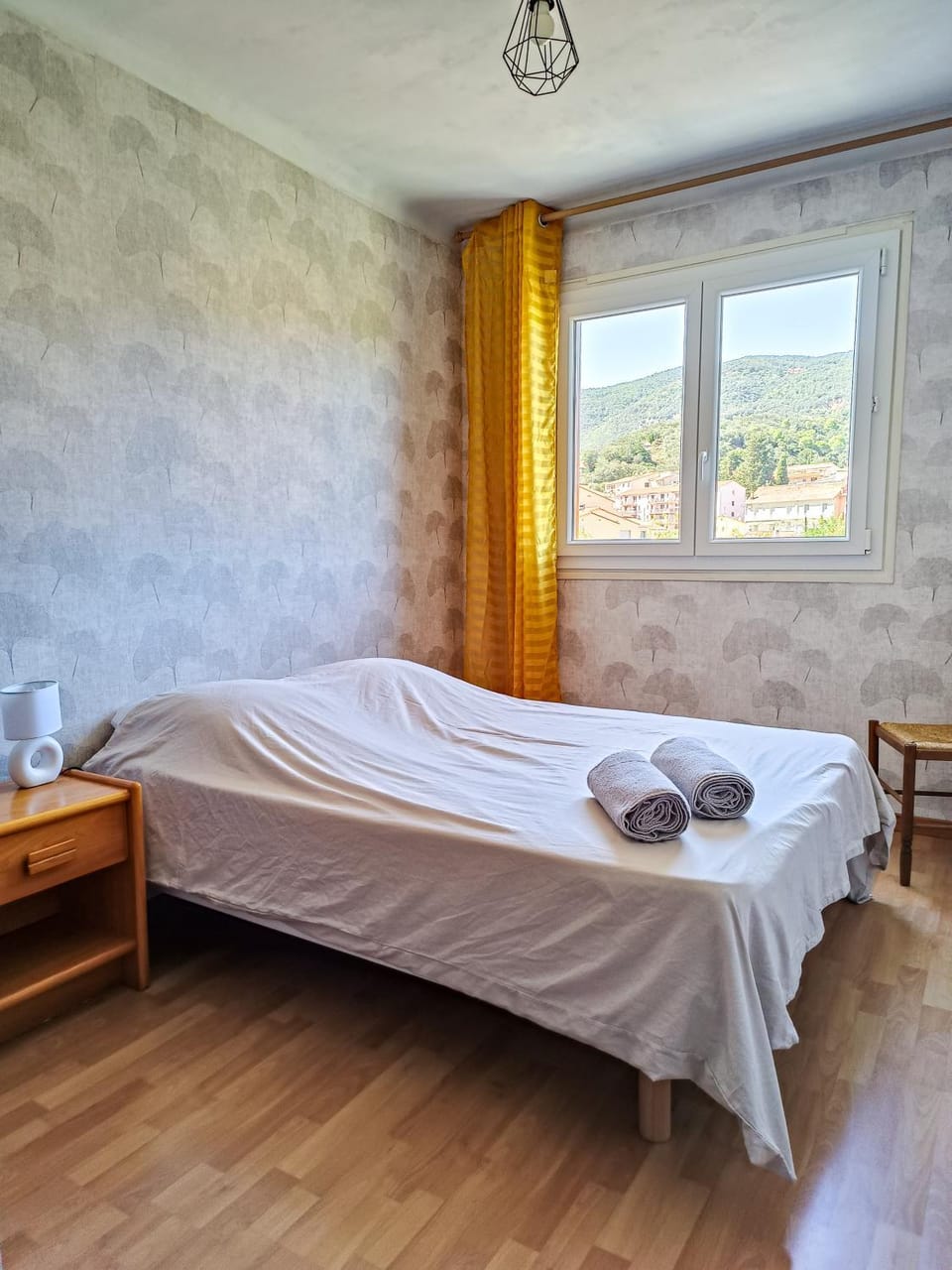 Bed, Photo of the whole room, Bedroom, towels