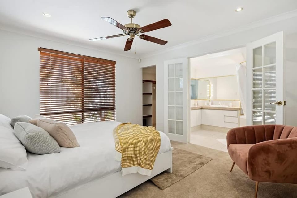Beachside Stay, Cafes Nearby, 300Mbps WiFi House in Perth
