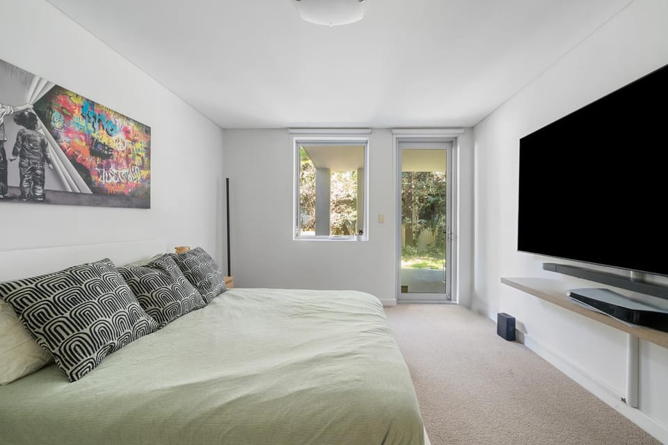 Bed, TV and multimedia, Balcony/Terrace, Bedroom