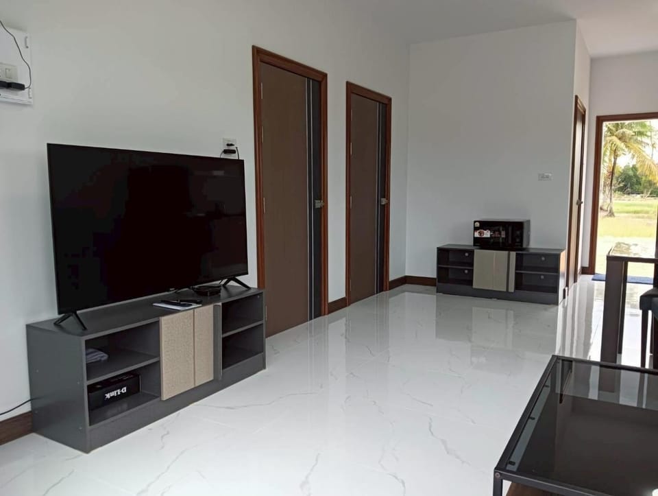 Communal lounge/ TV room, Communal lounge/ TV room