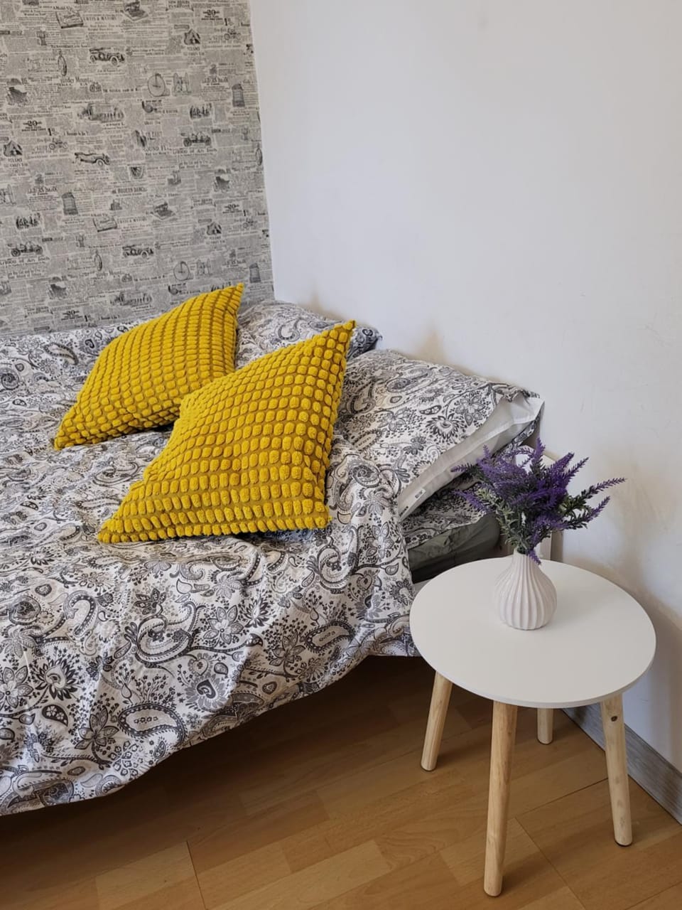 Bed, Living room, Photo of the whole room